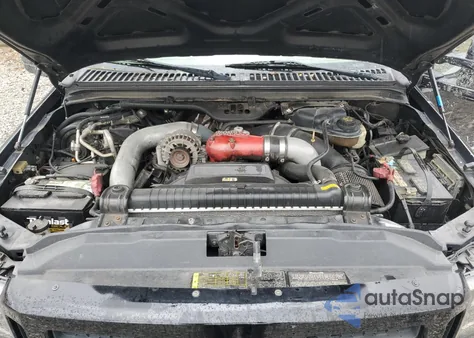 2004 Ford Excursion Limited from USA, damaged, VIN 1FMSU43P94EB83318